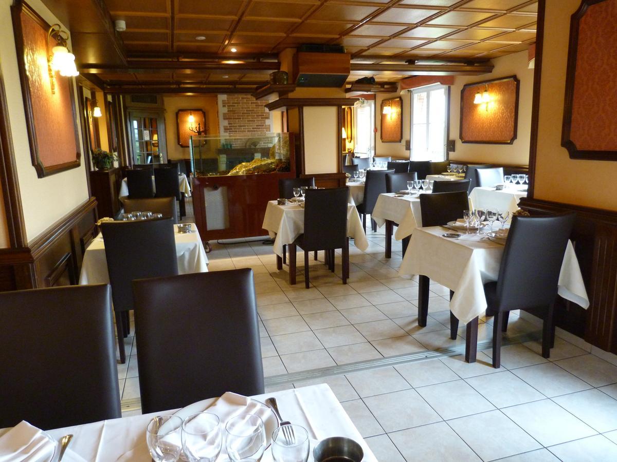 Hostellerie Du Chateau Saint-Pere-sur-Loire Εξωτερικό φωτογραφία